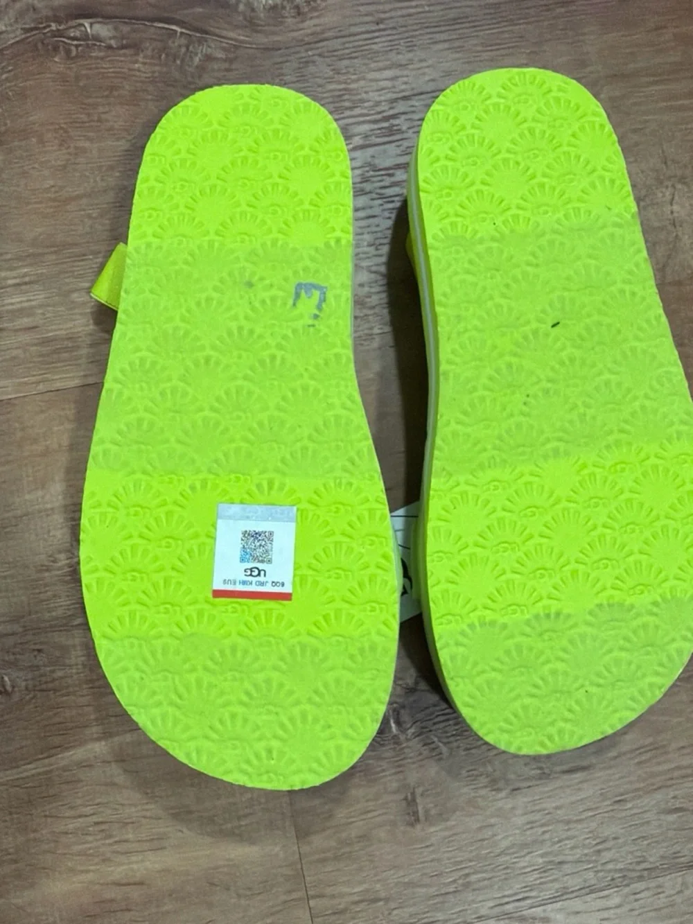 UGG Girls Size 3 Neon Green Zuma Sling Slide Sandals Logo Strap Slip-On Shoes